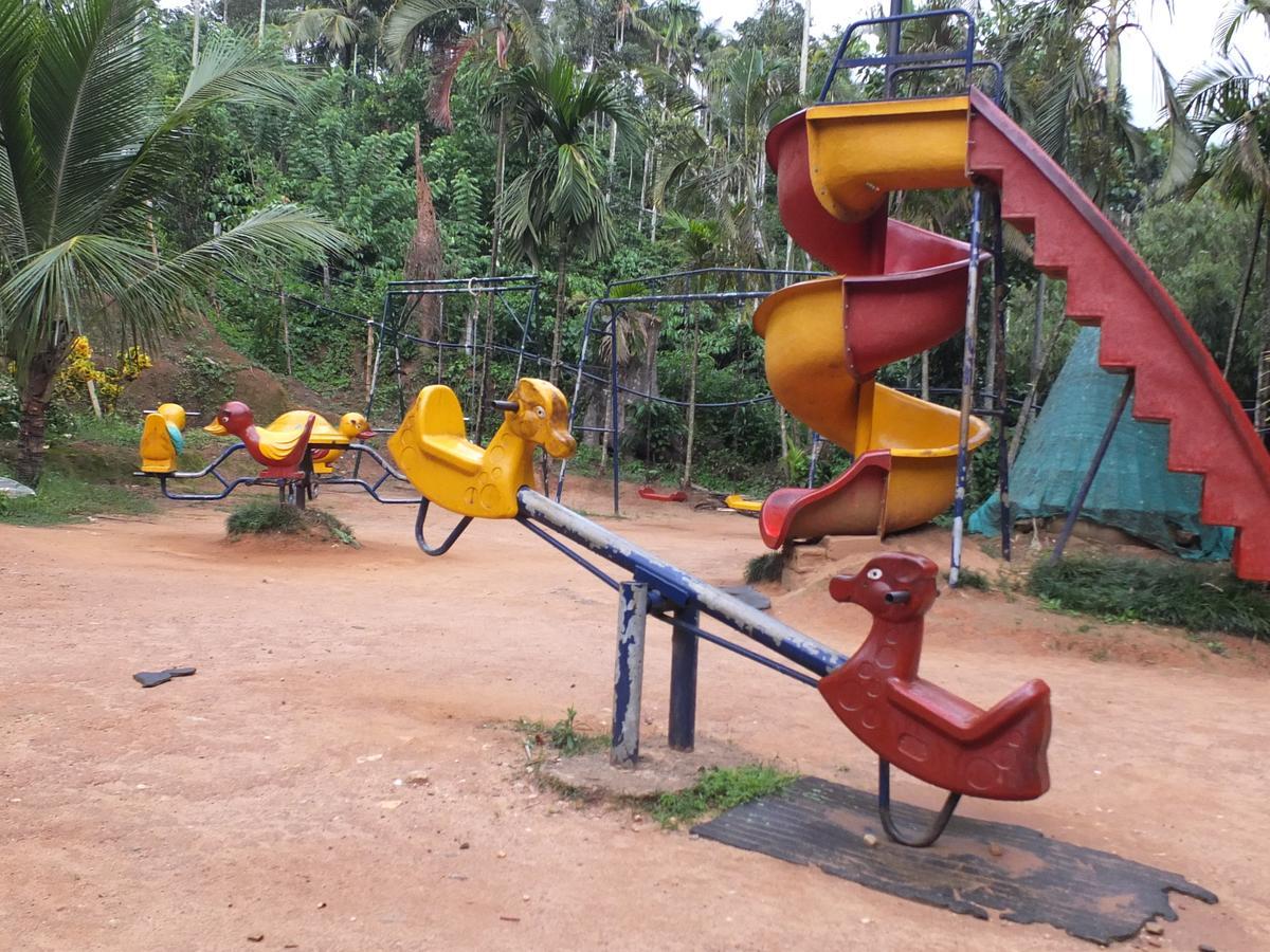 Wayanad Royal Stream Bed & Breakfast Kalpetta Bagian luar foto